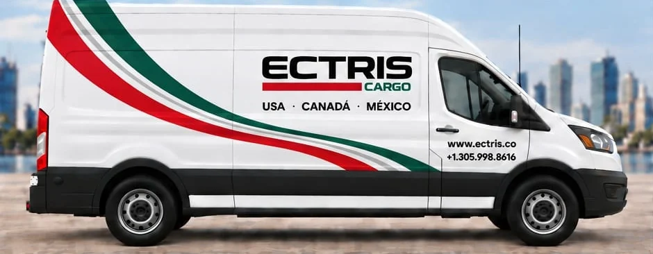 Furgoneta ECTRIS Cargo con la nueva identidad verde, blanco y rojo