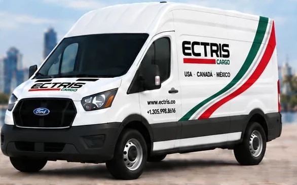 Fourgon ECTRIS Cargo aux nouvelles couleurs vert, blanc et rouge